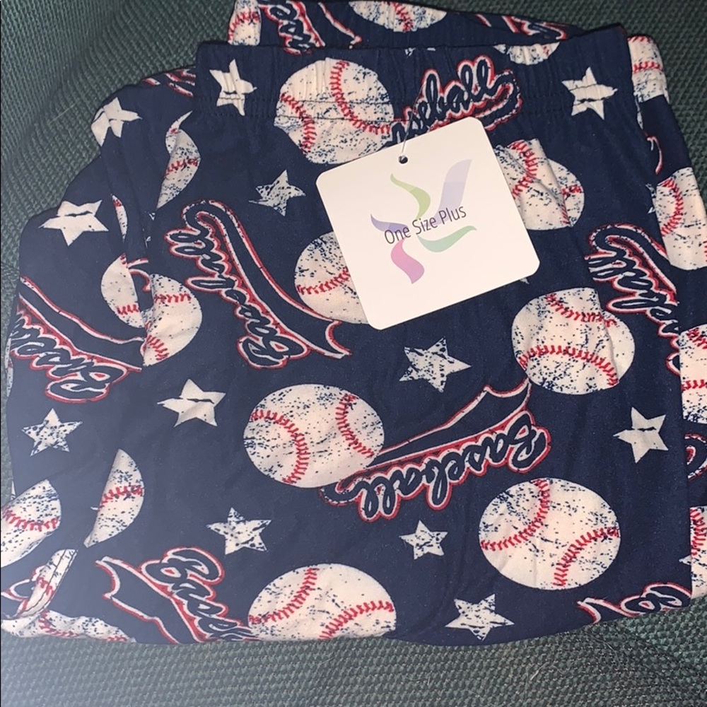 4/$20🛍💵NWT OS plus Cute Baseball leggings